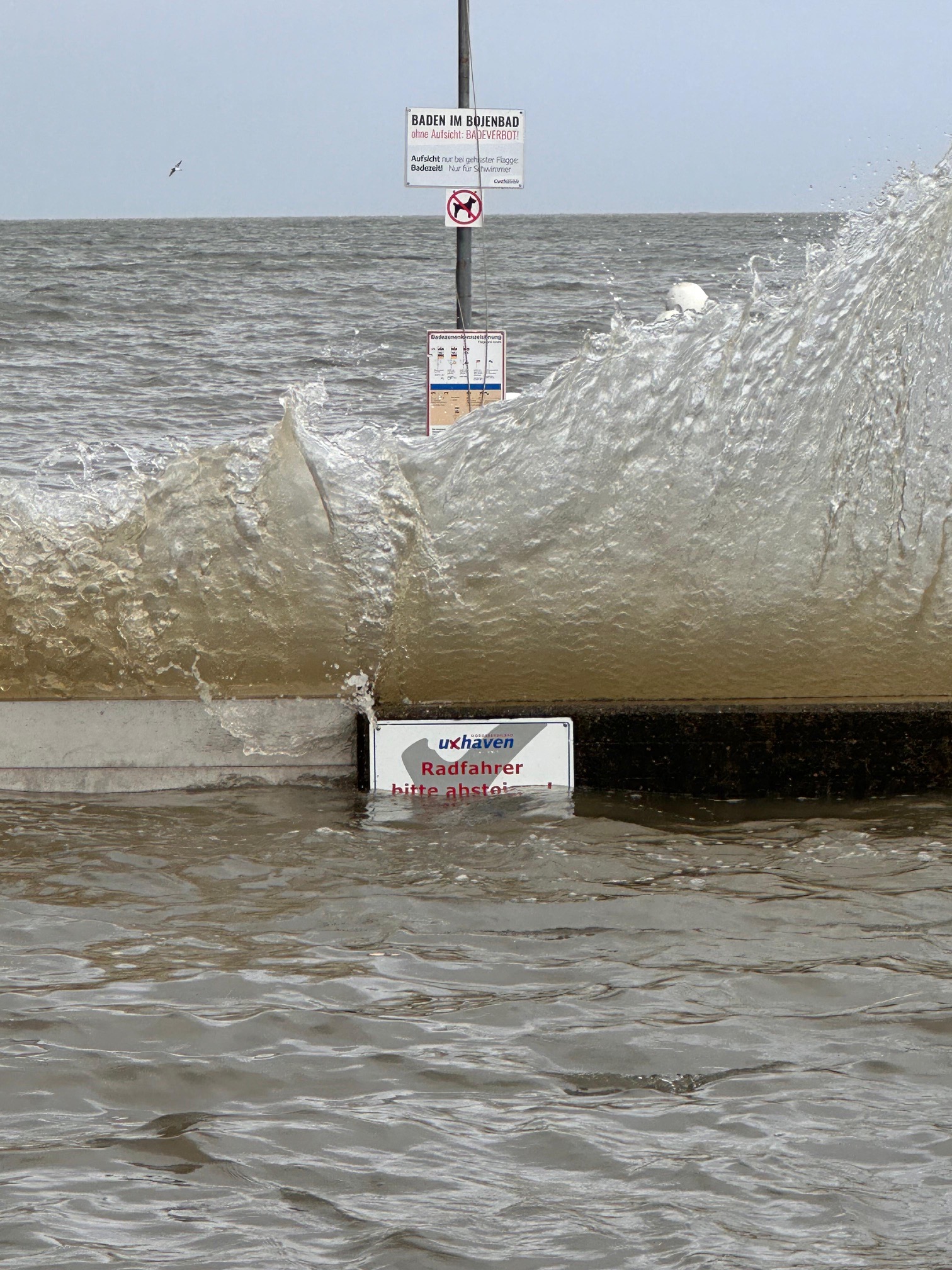 Erste Herbst-Sturmflut im Yachthafen